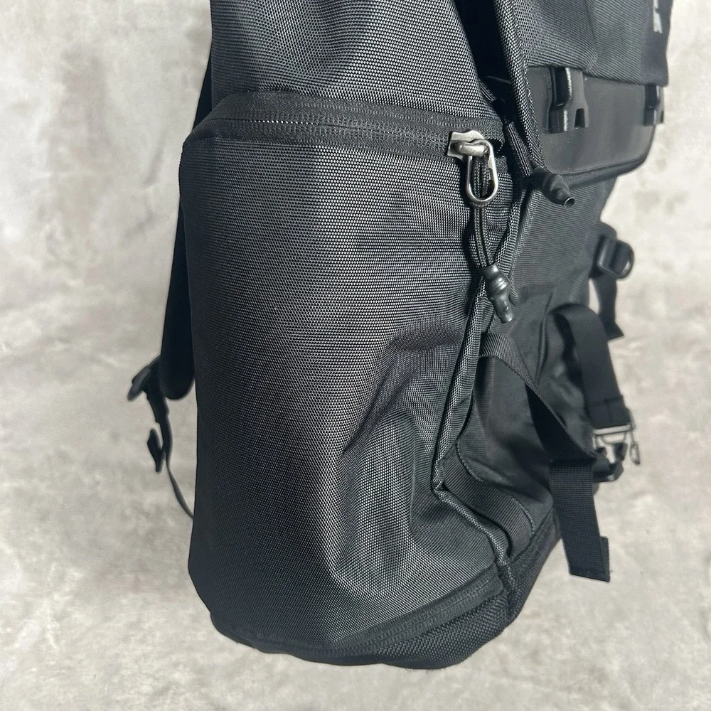 Thule Covert DSLR Rolltop Backpack Dark Shadow/Black 32L Mirrorless Macbook